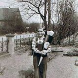 Rolf Dieckmann, April 1953 in Kummerfeld   Ich wurde damals in die winzige Schule eines Dorfes namens Kummerfeld in Schleswig-Holstein eingeschult. In einigen Klappentexten zu meinen Satire-Büchern steht zu lesen:   Dieckmann wurde in einem Holsteiner Dorf namens Kummerfeld geboren und beschloss schon aus diesem Grunde, sich fortan nur noch den heiteren Seiten des Lebens zu widmen.  Und so kam es auch: Ich war bis Ende letzten Jahres Ressortleiter "Humor & Satire". 1979 kam ich zum stern und habe vor der komischen Periode noch einige ernsthafte Ressorts durchlaufen. Noch heute mache ich jede Woche die "Luftblasen - Prominenten in den Mund geschoben".