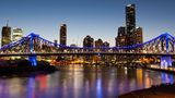 Für das enorme Verkehrsaufkommen in der Boomtown Brisbane reicht die Kapazität heute nicht mehr aus. Deshalb wurde 2010 unter den Fundamenten der Brücke der Clem Jones Tunnel eröffnet, um die Brücke während der Rushhour zu entlasten.