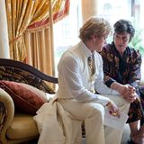 Steven Soderbergh führte Regie bei "Behind The Candelabra", der die letzten zehn Jahre aus dem Leben des Entertainers Liberace zum Inhalt hat. Die Hauptrollen spielen Michael Douglas (r.) und Matt Damon, der Film feierte beim Filmfestival in Cannes seine Premiere. Weil er aufgrund der Schwulen-Thematik vielen US-Studios zu heiß war, wurde er im Mai bei dem Bezahlsender HBO ausgestrahlt und ist nun für 15 Emmys nominiert, darunter Douglas und Damon als Schauspieler.