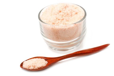 Rosa Kristalle vom Himalaja? Mitnichten. Das Salz stammt nicht direkt aus dem Himalaja-Massiv, sondern aus der etwa 200 Kilometer entfernten pakistanischen Salt-Range.