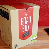 Mithilfe dieser Braubox lässt sich ohne großes Vorwissen und ohne besondere Ausrüstung Bier brauen. Sie ist zum Preis von 69 Euro über die Website besserbrauer.de zu beziehen.