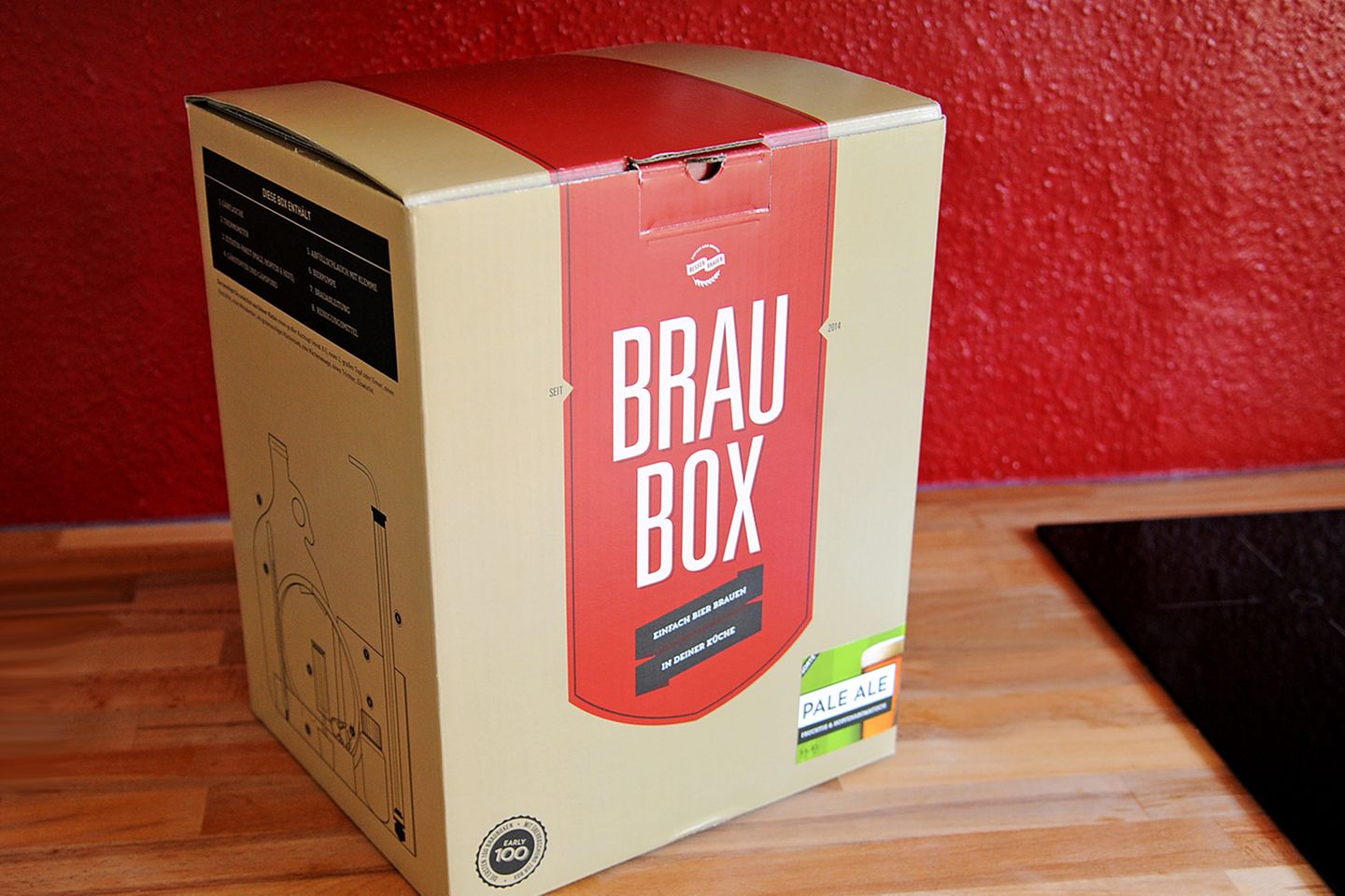 Mithilfe dieser Braubox lässt sich ohne großes Vorwissen und ohne besondere Ausrüstung Bier brauen. Sie ist zum Preis von 69 Euro über die Website besserbrauer.de zu beziehen.