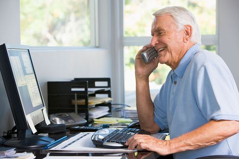 Obwohl die Zahl älterer Arbeitnehmer steigt, kritisiert der DGB den Jugendwahn von Unternehmen.