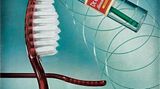 Werbung für Zahnbürsten ist selten sexy. So wurde auch Dr. West's Toothbrush anno 1943 vor allem für seine Gründlichkeit gepriesen.