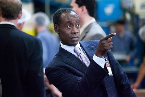 Marty Kaan (Don Cheadle) ist der Gott der Unternehmensberater. Doch heutzutage hat auch ein Gott so seine Probleme.