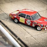 Die Rennversion des Mercedes 300 SEL 6.3 aus dem Jahr 1971 bekam den Spitznamen „Rote Sau“.