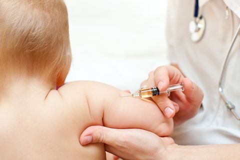 Impfungen schützen Kinder vor Krankheiten. Dennoch sind viele Eltern und Impfgegner skeptisch.