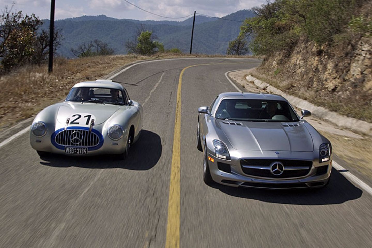 In der Leistung hat der SLS die Nase vorn, beim Fahrerlebnis führt der 300 SL