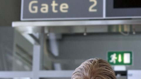Angeblich hatte der Boulevard-Redakteuer seinen Flug verpasst und machte für sein Kamerateam Furore auf dem Flughafen
