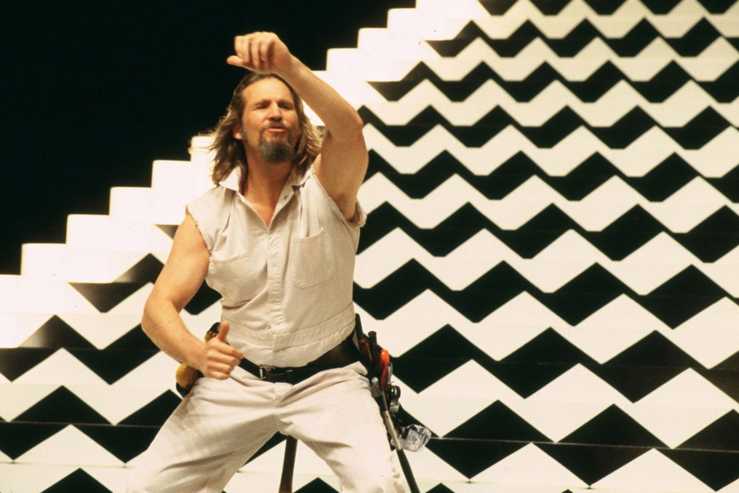 In der Villa des Pornoregisseurs Jackie Treehorn mischt jemand dem "Dude" (Jeff Bridges) K.o.-Tropfen in seinen White Russian