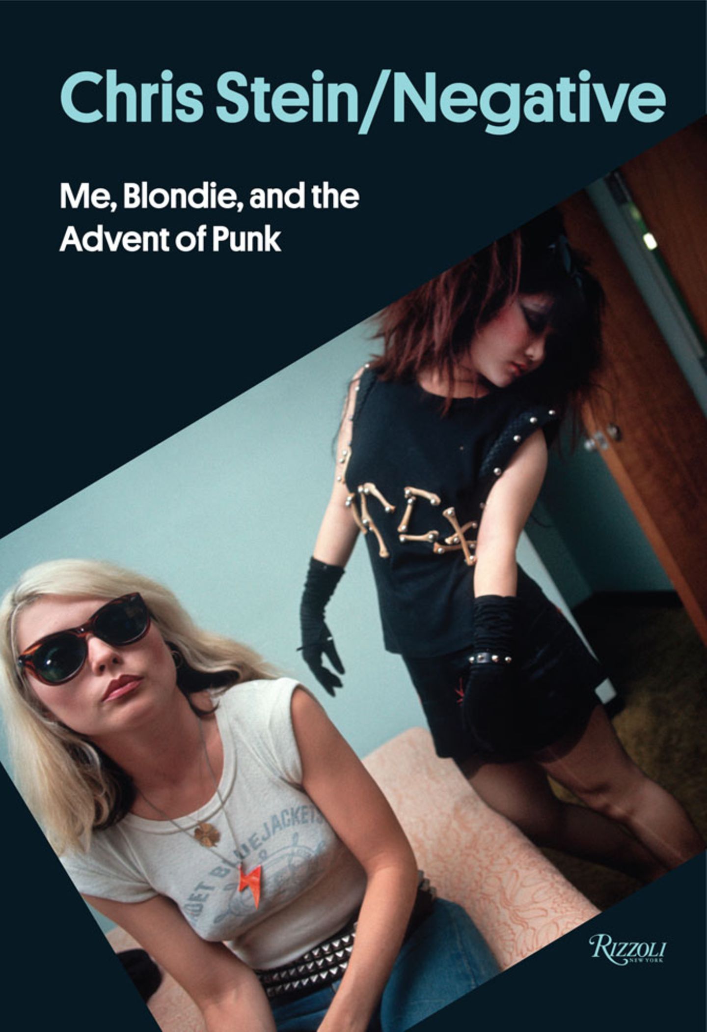 Die Bilder stammen aus dem Bildband "Negative: Me, Blondie, and the Advent of Punk" von Chris Stein. Das Buch ist im Verlag Rizzoli erschienen und umfasst 208 Seiten.
