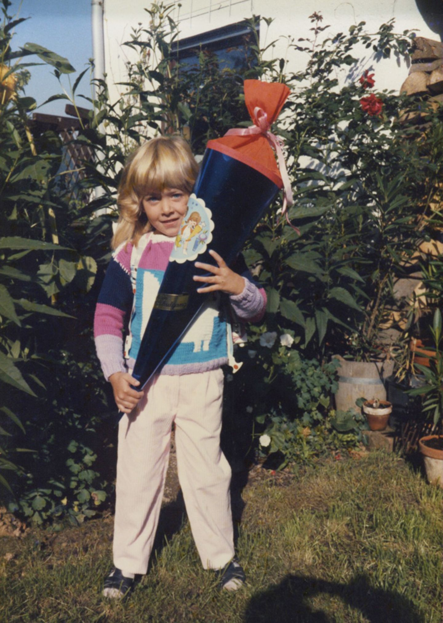 Katharina Kütemeyer, Social-Media-Redakteurin, 1985 in Bammental  Ich hatte meine rosa Phase, neben einem rosa Ranzen hatte ich auch echte rosa Barbie-Rollschuhe. Ich trug trotzdem nie Kleider und bin in der Schule dauernd eingeschlafen.