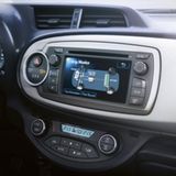 Insgesamt beträgt die rein elektrische Reichweite zwei bis drei Kilometer. Auf einem Display kann der Fahrer beobachten, welchen Antrieb er gerade nutzt, oder ob der Schubbetrieb elektrische Energie in die Batterie zurückgeführt.