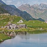 Etappe 18, die Alpe Maccagno im Val Vogna: das Bilderbuchtal mit Walser Weilern, in dem die Zeit stehen geblieben zu sein scheint