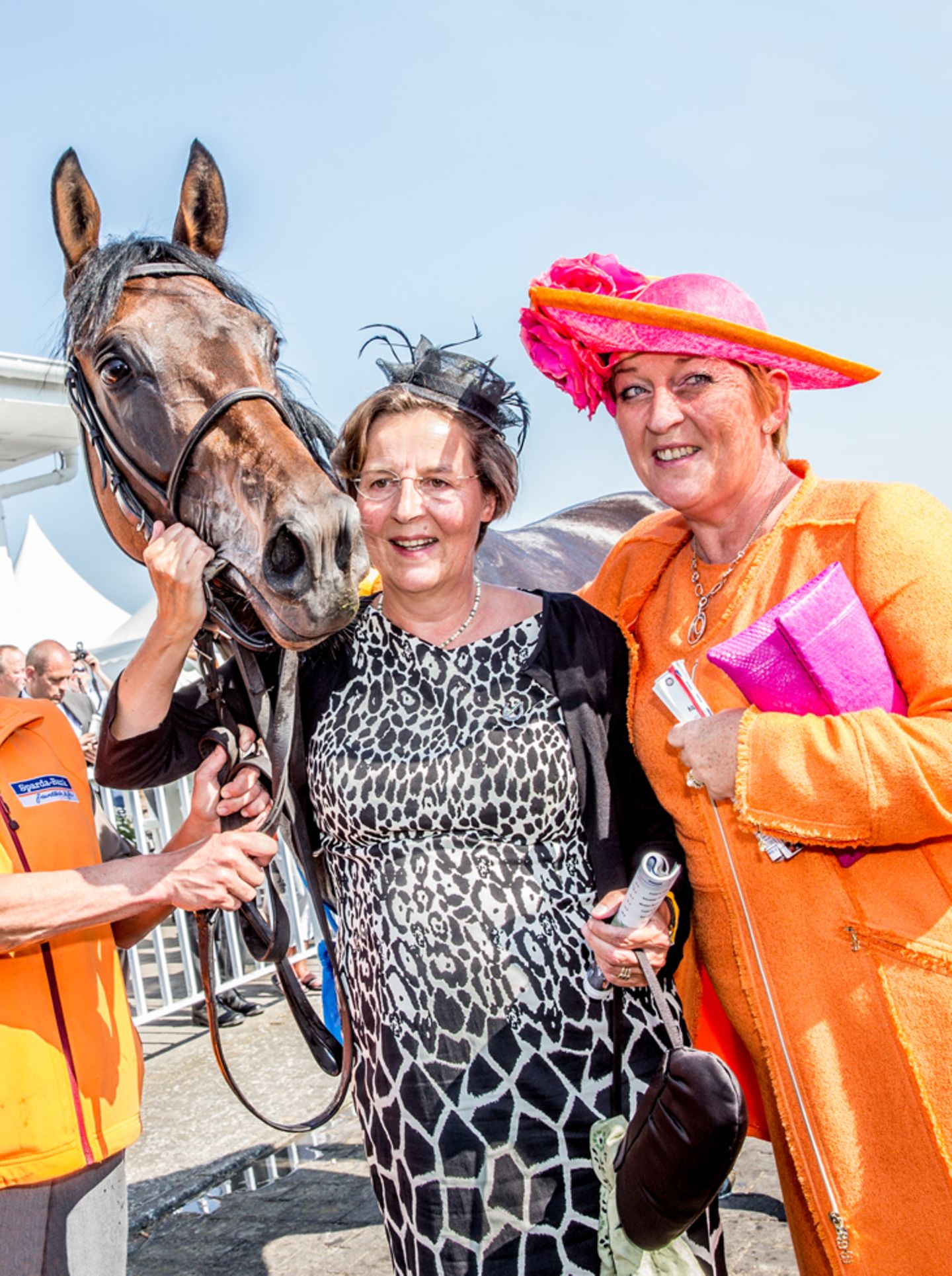 Beim Pferderennen ist deutlich leichter zu entscheiden, wer Mensch und wer Tier ist.