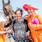 Beim Pferderennen ist deutlich leichter zu entscheiden, wer Mensch und wer Tier ist.