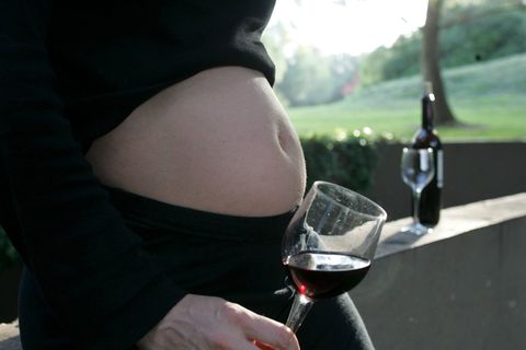 Schon ein Glas Wein in der Zeit der Schwangerschaft kann für das ungeborene Kind irreversible Folgen haben
