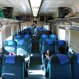 Der transkontinentale Trip ist in mehreren Etappen und verschiedenen Reiseklassen buchbar. Die Luxus-Variante nennt sich Platinium Service, dann folgt der Gold Service oder der einfache Red Service, wie hier im Bild. Die Waggons des Red Service sind mit Schlafsesseln für Rucksacktouristen und Mehrbett-Abteilen ausgestattet.