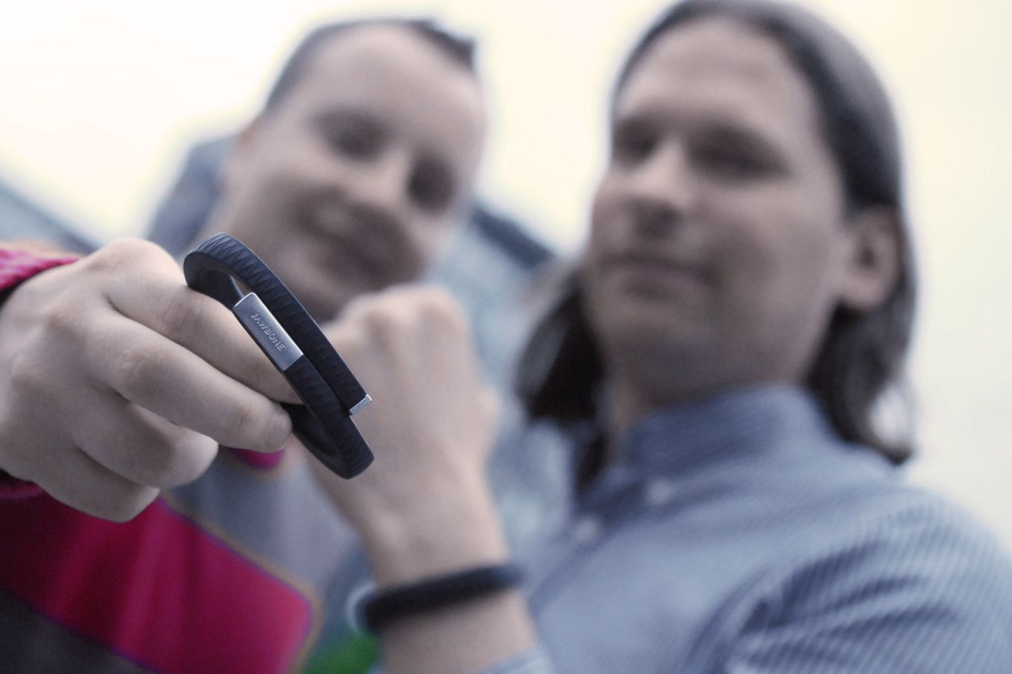 Das Up-Armband von Jawbone will Personal Trainer, Ernährungscoach und Schlafzentrum in einem sein. Doch was taugt es wirklich?