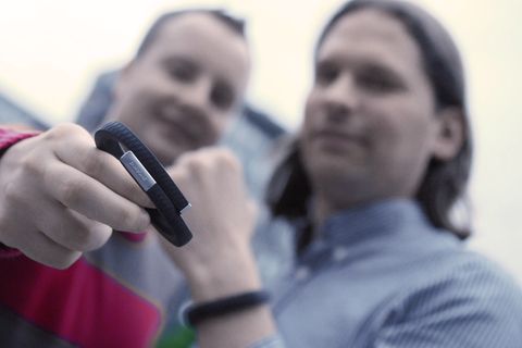Das Up-Armband von Jawbone will Personal Trainer, Ernährungscoach und Schlafzentrum in einem sein. Doch was taugt es wirklich?