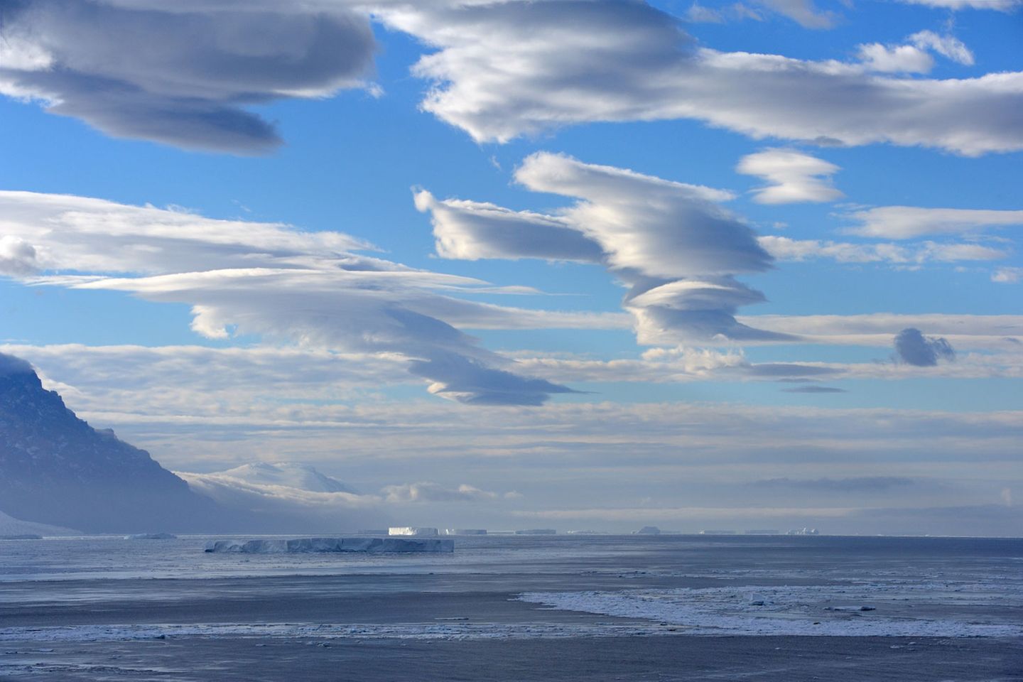 Abschied vom Ross-Meer mit Blick von Possession Island in Richtung Cape Adare. Es geht zur "Heimreise" Richtung Neuseeland.