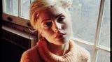 Neben ihren platinblonden Haaren wurde der Schmollmund zu ihrem Markenzeichen. Das Bild entstand 1978 im Gramercy Park Hotel in New York