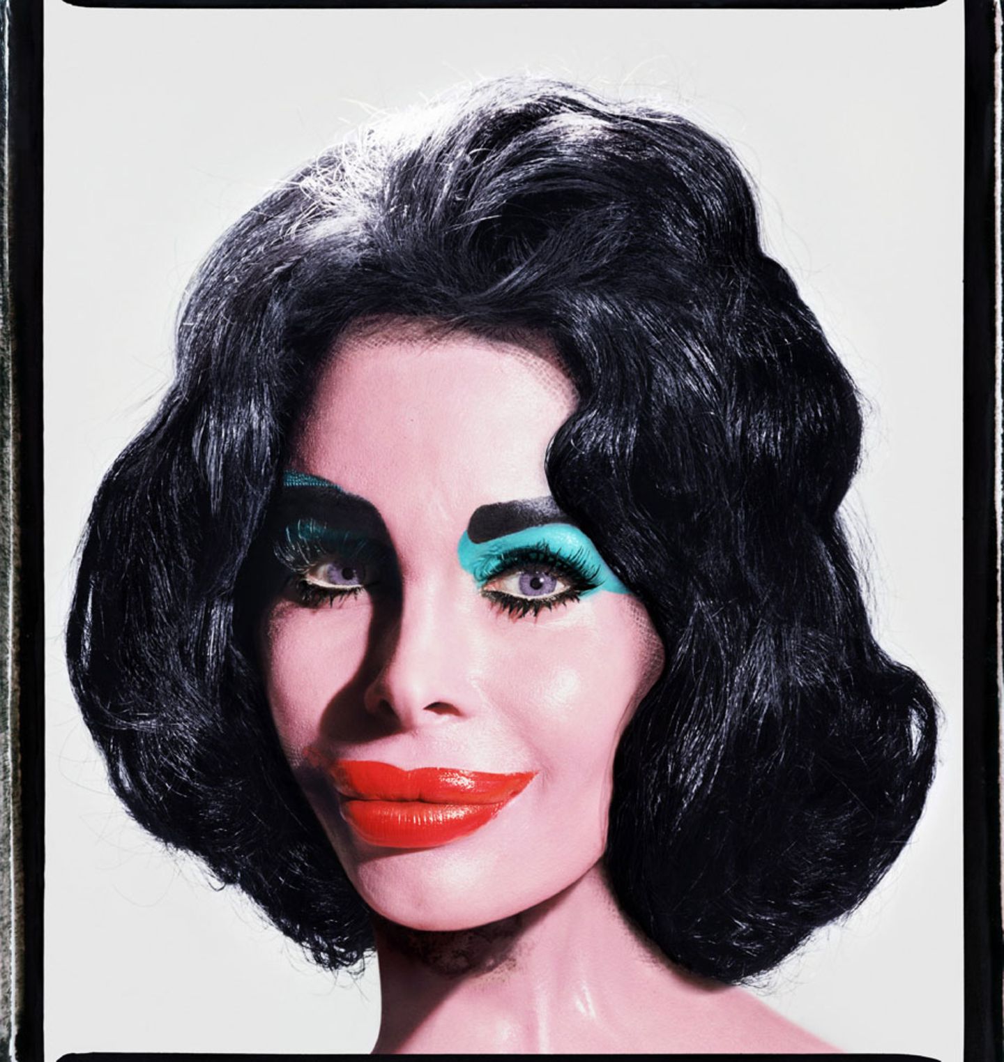 Amanda Lepore, die transsexuelle Muse LaChapelles, sieht auf dieser Fotografie aus wie Andy Warhols berühmtes Bild der Schauspiel-Ikone Liz Taylor