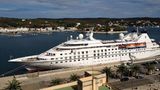 Schnittiges Teil: Nur kleine Kreuzfahrtschiffe wie die "Seabourn Legend" mit Platz für etwas mehr als hundert Passagiere dürfen in Mahon andocken.