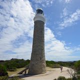 Über Stunden wurde es kaum größer und schien unerreichbar zu sein: Am zweiten Tag ist mittags endlich das Eddystone Point Lighthouse erreicht. Der 42 Meter hohe Leuchtturm markiert den östlichsten Punkt Tasmaniens und wurde 1889 aus dem hiesigen Granitfels errichtet.