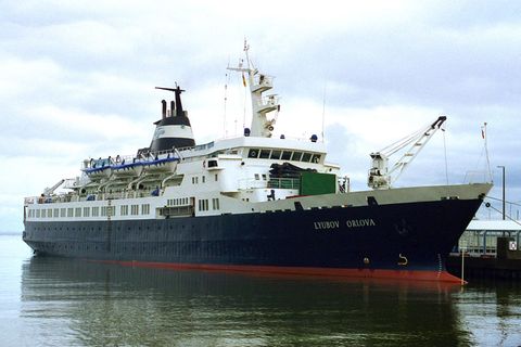Das Kreuzfahrtschiff "Lyubov Orlova" treibt seit einem jahr führerlos über den Atlantik. Nun fürchten einige Experten, es könnte auf Irlands Küste treffen.