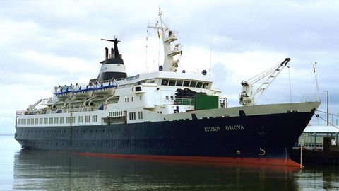 Das Kreuzfahrtschiff "Lyubov Orlova" treibt seit einem jahr führerlos über den Atlantik. Nun fürchten einige Experten, es könnte auf Irlands Küste treffen.