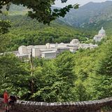 Etappe 20: die Klosteranlage Oropa, die durch ihre Monumentalität jeden beeindruckt. Die Atmosphäre eine Mischung aus tiefer Religiosität und Tourismusrummel. Die Pilgerunterkünfte sind von gediegen bis spartanisch