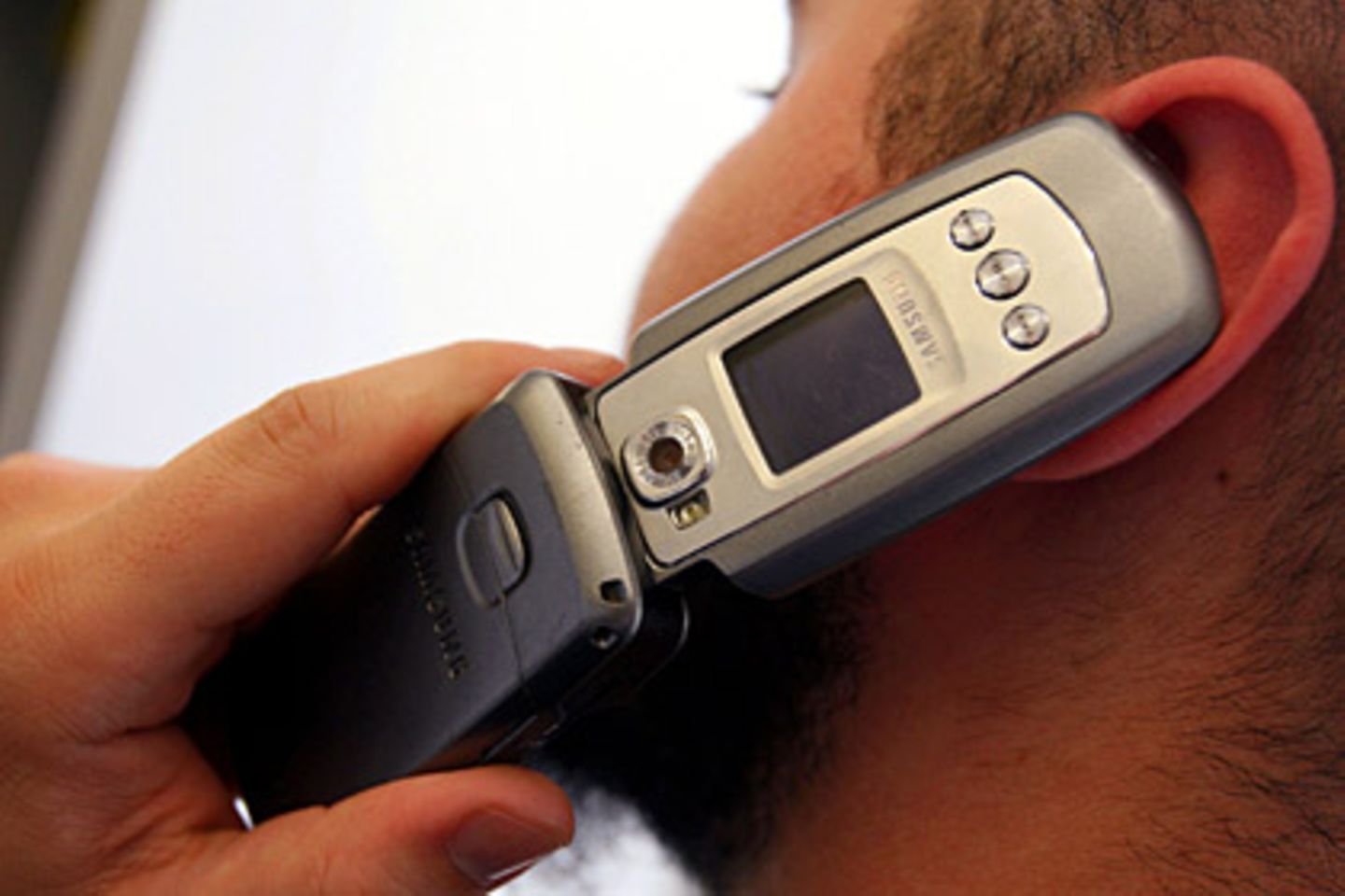 Erhöht häufiges Telefonieren mit dem Handy das Krebsrisiko? So genau kann das niemand beantworten