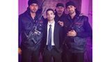 Unzertrennlich: "My Bodyguards Stay #Strapped #Ak47"