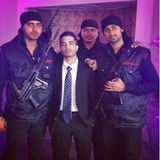 Unzertrennlich: "My Bodyguards Stay #Strapped #Ak47"