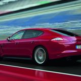 Unter der Haube arbeitet der V8-Saugmotor mit 4,8 Litern Hubraum, der 430 PS (316 kW) bei 6.700 Touren freisetzt und damit die Leistung des Panamera S um 30 PS überflügelt. Das maximale Drehmoment steigt um 20 Zähler auf 520 Nm