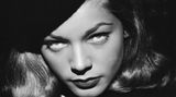 Der laszive Blick wurde zu ihrem Markenzeichen: Lauren Bacall wurde häufig in der Rolle der Femme Fatale besetzt.