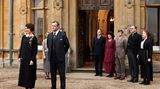 "Downton Abbey", die wunderbare britische Serie über ein Landgut in den 1920er Jahren, kommt offenbar auch in den USA gut an. Zwölf Mal ist die Reihe nominiert, darunter in den wichtigsten Kategorien: "Outstanding Drama", bester Hauptdarsteller (Hugh Bonneville, vorne links), beste Hauptdarstellerin (Michelle Dockery) sowie beste Nebendarstellerin (Maggie Smith) und bester Nebendarsteller (Jim Carter).