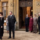 "Downton Abbey", die wunderbare britische Serie über ein Landgut in den 1920er Jahren, kommt offenbar auch in den USA gut an. Zwölf Mal ist die Reihe nominiert, darunter in den wichtigsten Kategorien: "Outstanding Drama", bester Hauptdarsteller (Hugh Bonneville, vorne links), beste Hauptdarstellerin (Michelle Dockery) sowie beste Nebendarstellerin (Maggie Smith) und bester Nebendarsteller (Jim Carter).