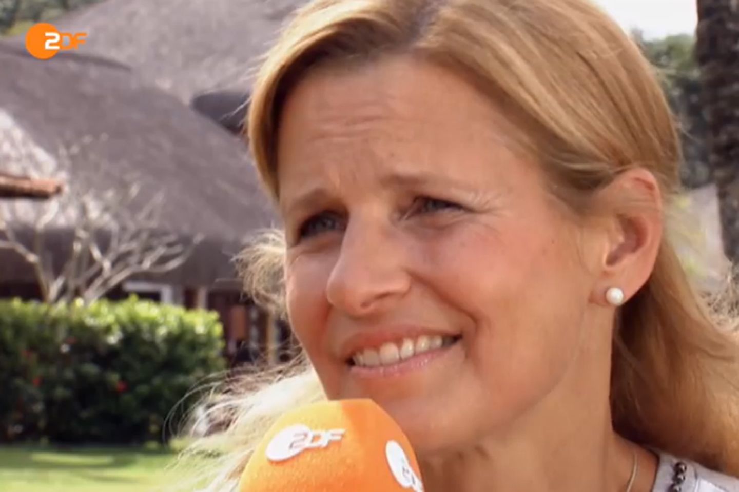 Ihren Idolen ganz nah: Katrin Müller-Hohenstein im Quartier der deutschen Nationalmannschaft
