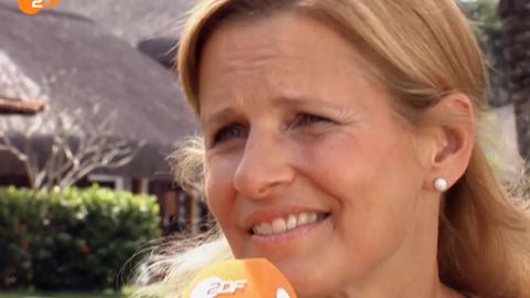 Ihren Idolen ganz nah: Katrin Müller-Hohenstein im Quartier der deutschen Nationalmannschaft