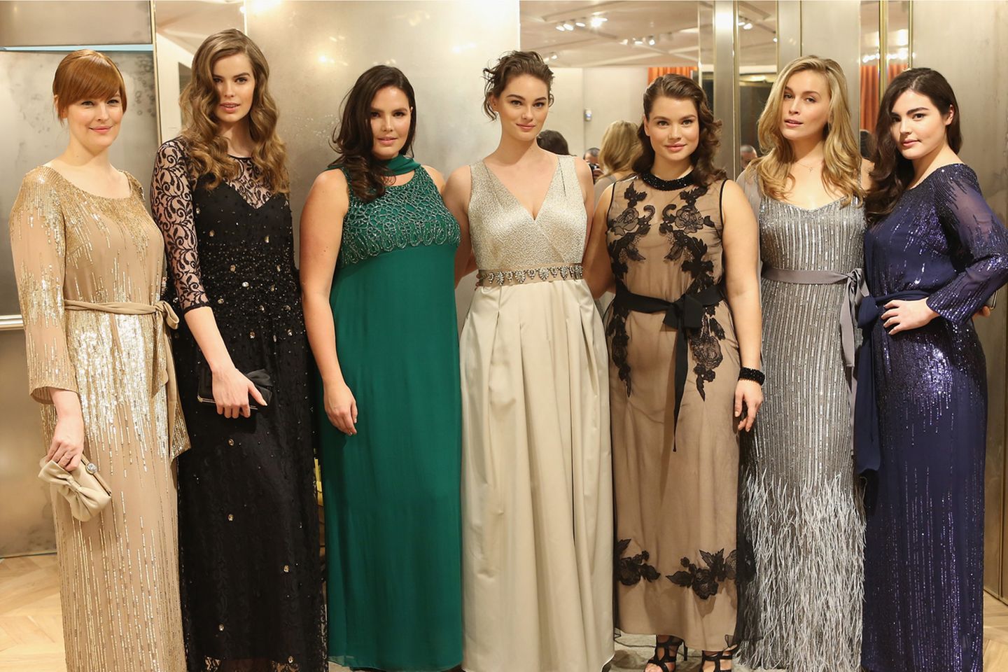 Auch im Kreise von Katy Hansz, Robyn Lawley Jennie Runk, Tara Lynn, Lizzie Miller und Alessandra Garcia macht Huffine (3.v.l.) eine gute Figur, wie hier auf der Mailänder Modemesse im Februar dieses Jahres.