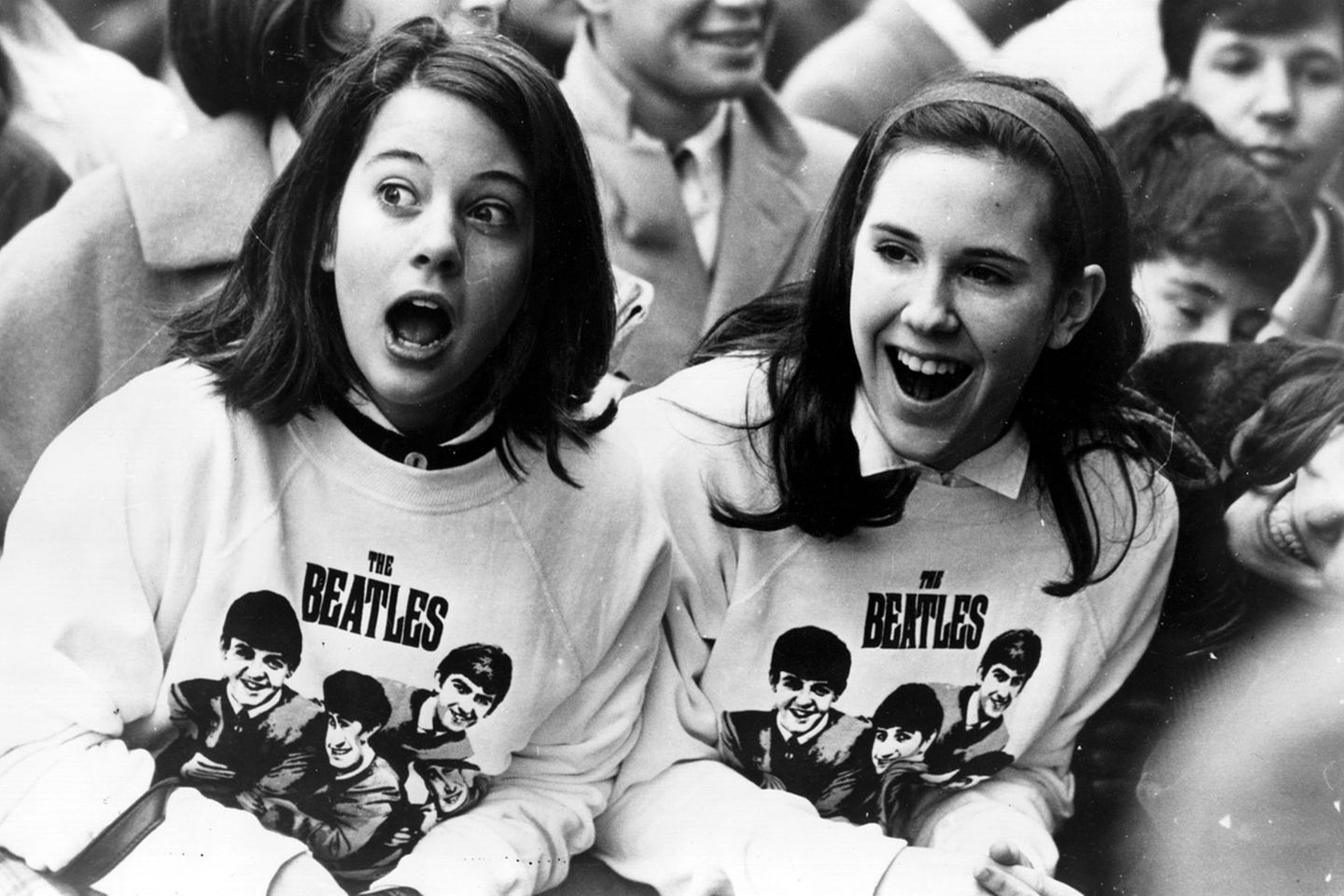 Es waren vor allem Mädchen im Teenager-Alter, die die Beatles am New Yorker Flughafen erwarteten. Beim Anblick der Fab Four brachen sie in Kreischen aus - so etablierte sich der Begriff der "Beatlemania" auch in die USA.