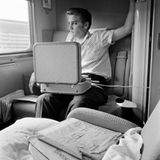 Selbststudium: Elvis hört sich im Juli 1956 an, wie seine Songs klingen