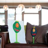 Der neunjährige Pata hat etwas gezeichnet, was wir als Monsterblume mit Krone auf dem Kopf bezeichnet hätten. Doch sein Vater klärt uns auf: "Es ist ein reines Fantasiewesen und hört auf den Namen Einauge."