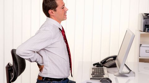 Schmerz lass nach: Büroarbeit strapaziert den Rücken immens
