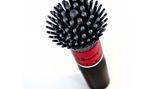 Wie heißt das?  Vibrating Make up Brush. Spitzname: Geiler Pinsel  Ist das für Frauen oder Männer?  Er ist als Make-up-Pinsel getarnt! Noch Fragen?  Wozu brauche ich das?   Um unerwartet schnell das Ziel zu erreichen, ungefähr ähnlich einem wirklichen Puderpinsel: Anlegen, kurz kreisen, fertig.   Wie glücklich macht mich das auf einer Skala von 1 bis 10 (10 ist sehr sehr glücklich)?   9 mit Sternchen. Die zehn wird nicht vergeben, da das putzige Pinselchen den Lärmpegel eines Lkw besitzt. Also, proportional zur Größe. Heimlich mal ansetzen ist also nicht.  Was behaupte ich, wenn mein Kind/mein Freund/meine Putzfrau das findet?  Der Trend geht zum Zweitpinsel - und das ist das Neueste, was aktuell auf dem Markt erhältlich ist: anlegen, kurz kreisen, fertig. Und überhaupt: Es befindet sich in meinem Schminktäschchen!  Würden meine Eltern das benutzen?   Mama hat es schon bestellt. Sie weiß es nur noch nicht.  Was kostet das?  26,90 Euro