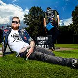 Ome Rutger lebt in Groningen, Ome ist holländisch für Onkel. Zum Schlemmereck ging er am Donnerstag im Brautkleid, denn Rutger wird bald heiraten. Seine Turbojugend Assen organisiert das jährliche Minigolfturnier.