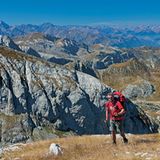Etappe 60, im Marguareis-Massiv: Die "Piccole Dolomiti" sind eine faszinierende Karstlandschaft mit Weitblicken vom Mittelmeer bis zum Monte Rosa. Im Bild die Überschreitung des Passo delle Saline