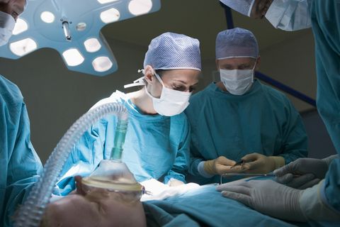 Wer ein neues Hüft- oder Kniegelenk braucht, sollte sich genau über die Klinik informieren